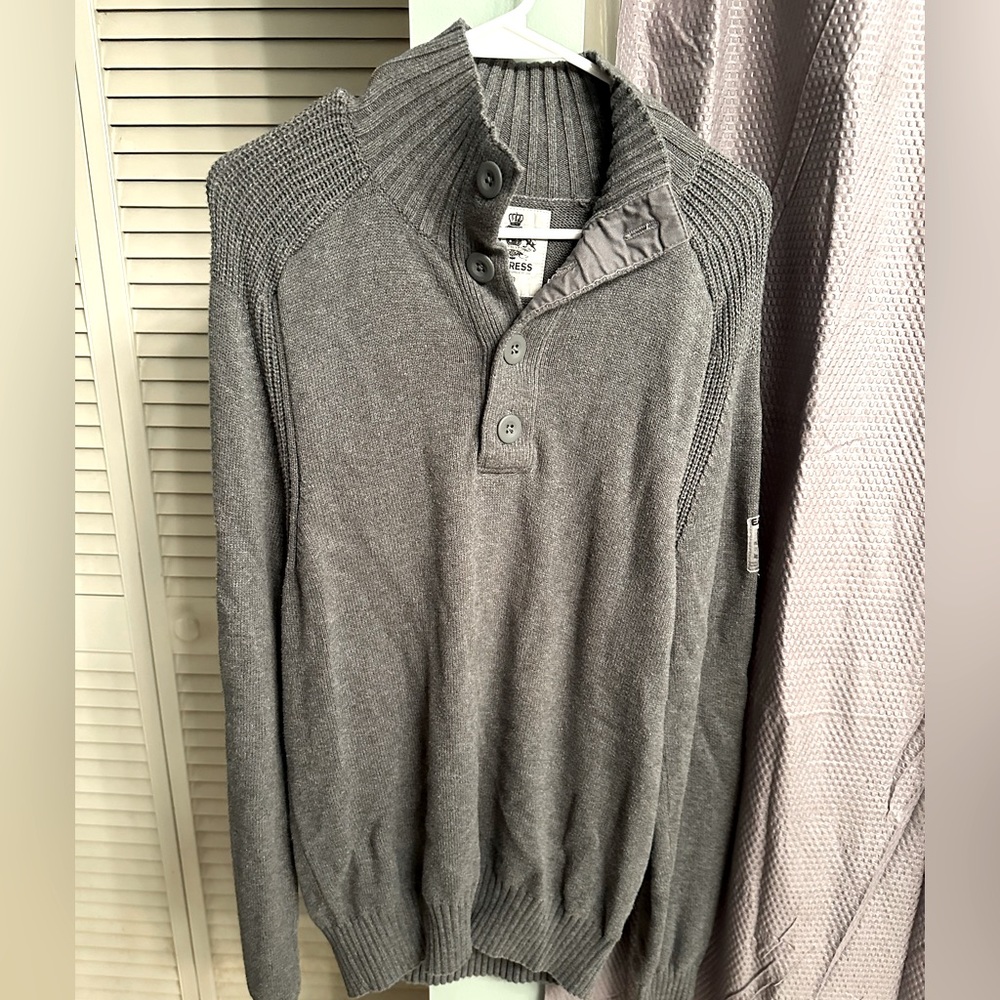 Gray men’s Express sweater. Pullover with buttons.